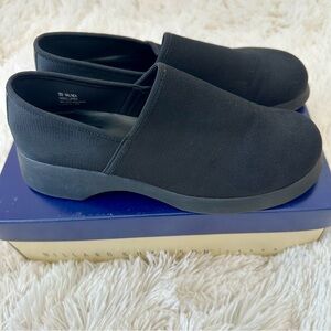 Hillard & Hanson Women’s Black Slip on Loafers Size: 8  Work/Casual Shoes